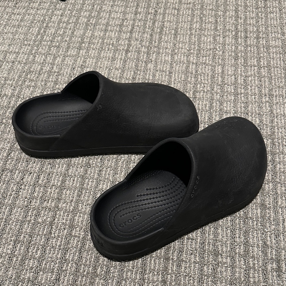 Crocs Women’s Black Clogs